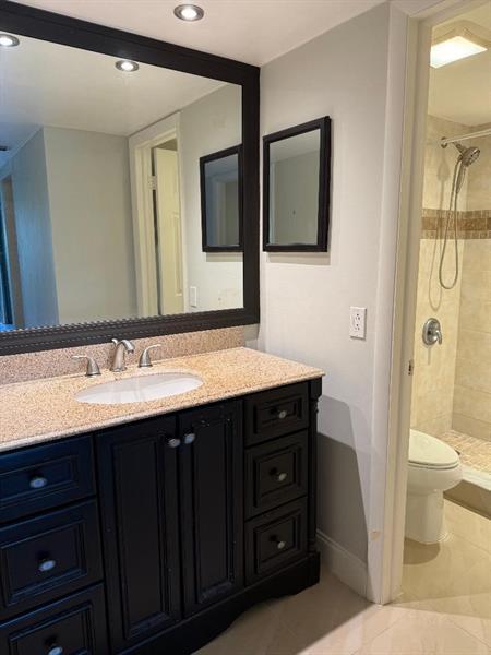 Building Photo - 2320 S Cypress Bend Dr
