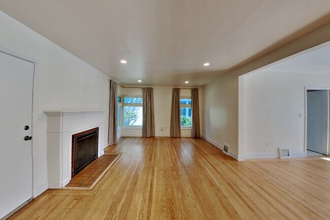 Building Photo - Charming Land Park Cottage – A Hidden Gem in the Heart of the City