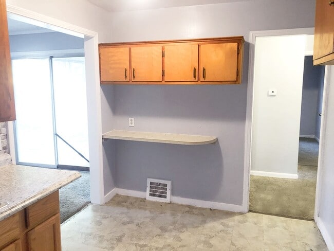 Building Photo - 3-BED, 1 BATH BEAUTIFUL  SINGLE- FAMILY HOME IN MAPLE HEIGHTS!