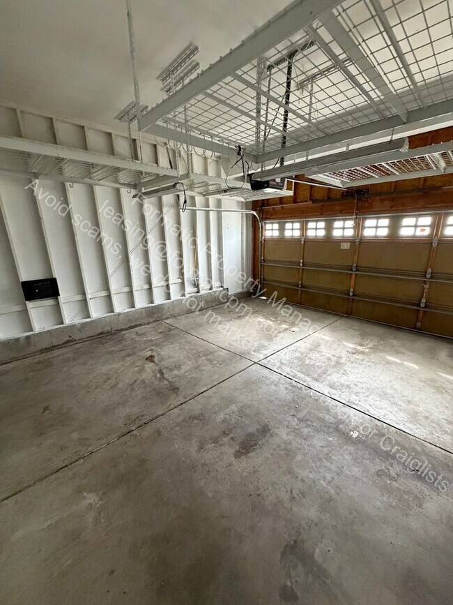 Building Photo - 7305 E Cedar Pl