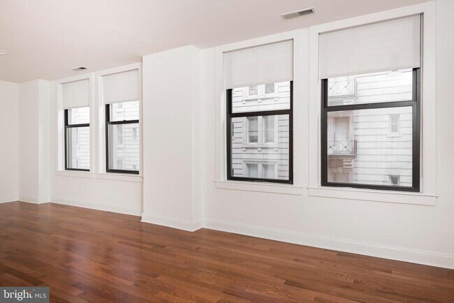 Building Photo - 220 S 16th St