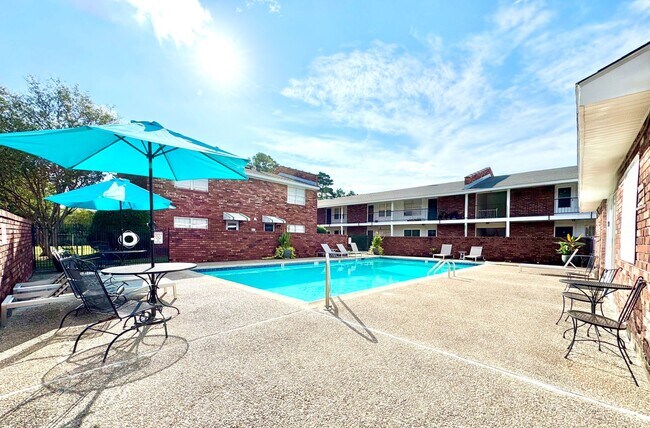 Building Photo - Spacious 2 Bed/2 Bathroom Condo in Bocage – Walk to Towne Center & Whole Foods!