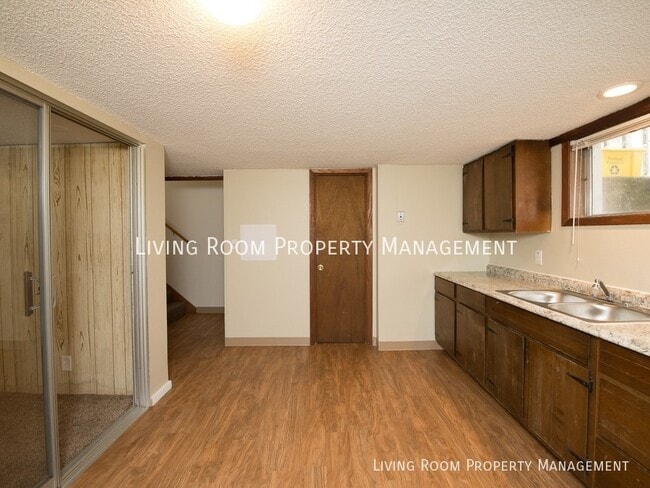 Building Photo - 8607 N Leonard St