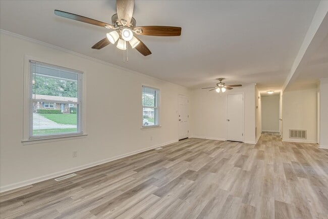 Building Photo - 4 Bed/2 Bath home in 30907 off of Furys Ferry Road