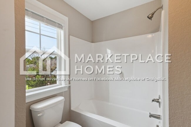 Building Photo - 542 Wilson St