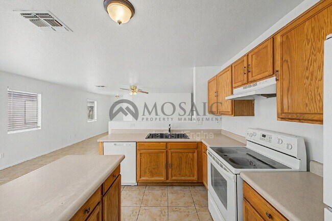 Building Photo - 1004 E Cowboy Cove Trail