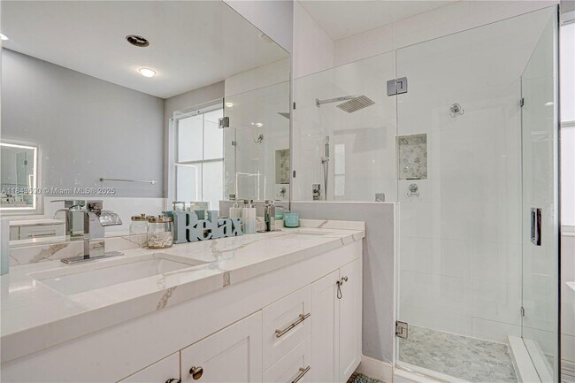 Building Photo - 1364 Harbor View W