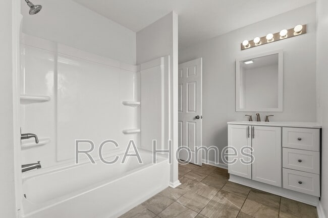 Building Photo - 603 N Sherman Dr