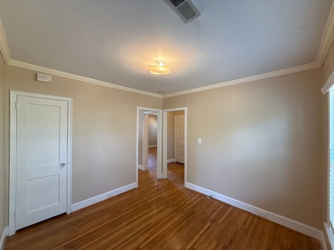 Building Photo - 817 Everett Pl