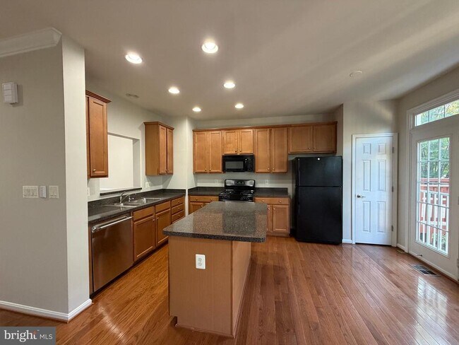 Building Photo - 5669 Faircloth Ct