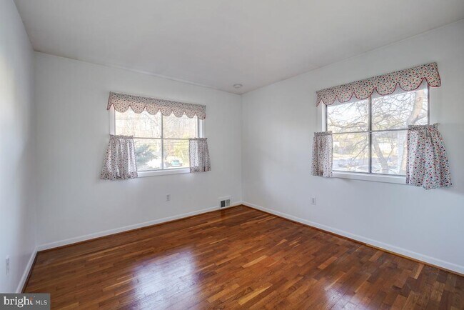 Building Photo - 13701 Arctic Ave