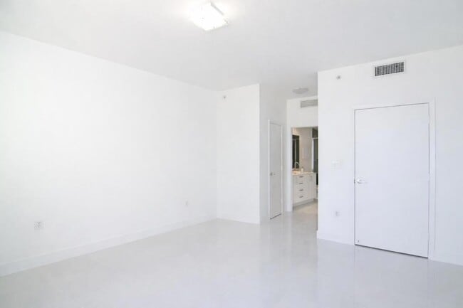 Building Photo - 550 Okeechobee Blvd