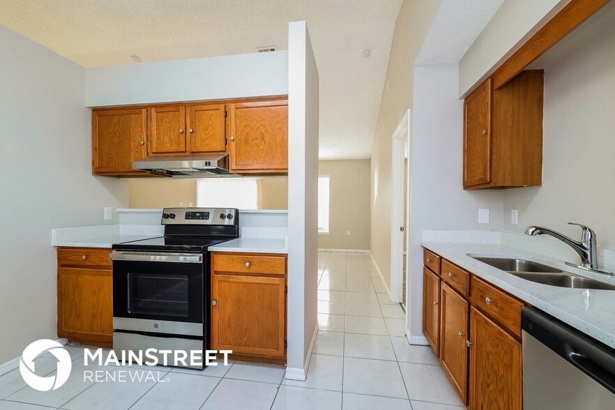 Building Photo - 657 Koala Ct