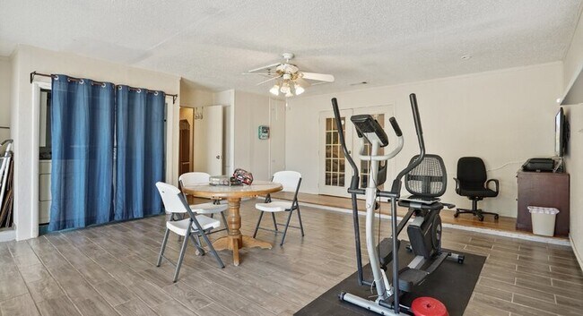 Building Photo - 4611 Cedargrove Dr