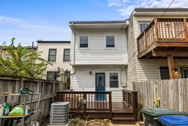 Building Photo - 1751 L St NE