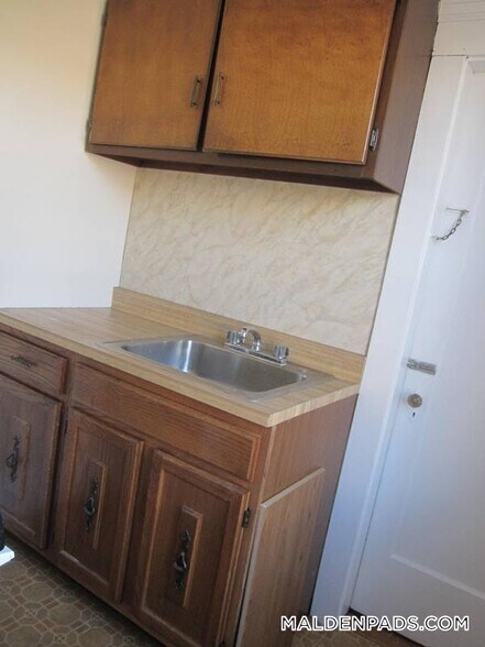 Building Photo - 349 Pleasant St