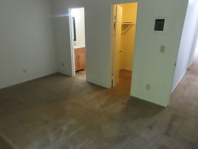 Building Photo - Three Bedroom Condo in Rancho Penasquitos