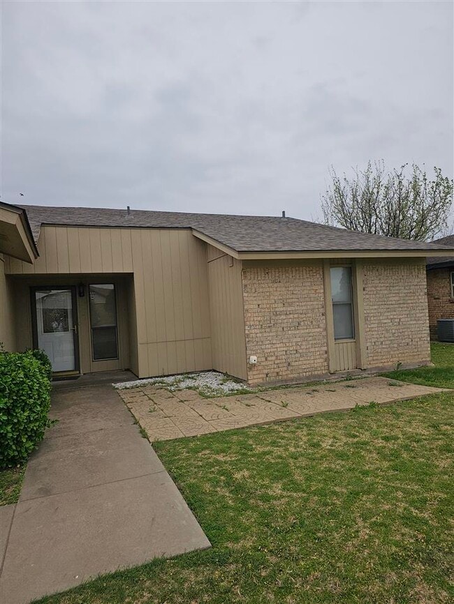 Building Photo - 5216 NW Ashby Ave