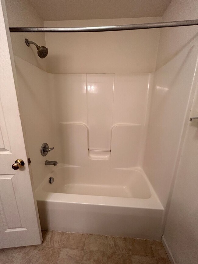 Building Photo - 3 Bed 2 Bath Townhouse In Mountville For Rent!