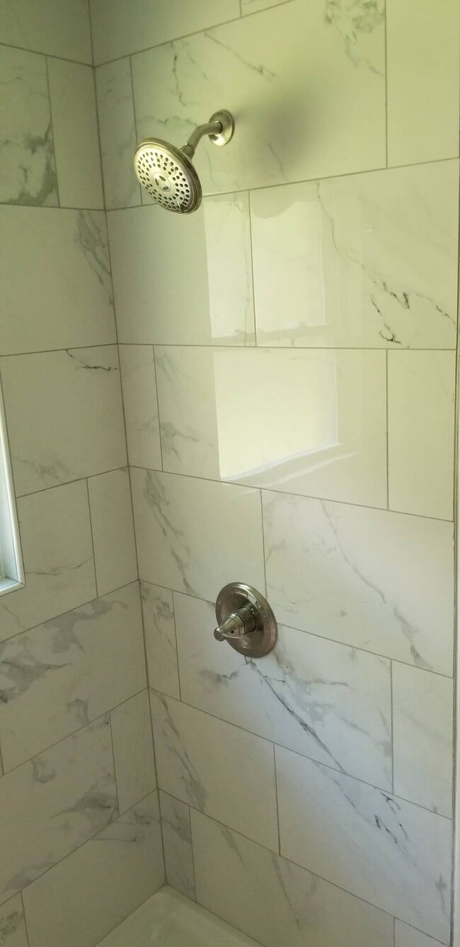 Building Photo - 1620 Riverside Dr