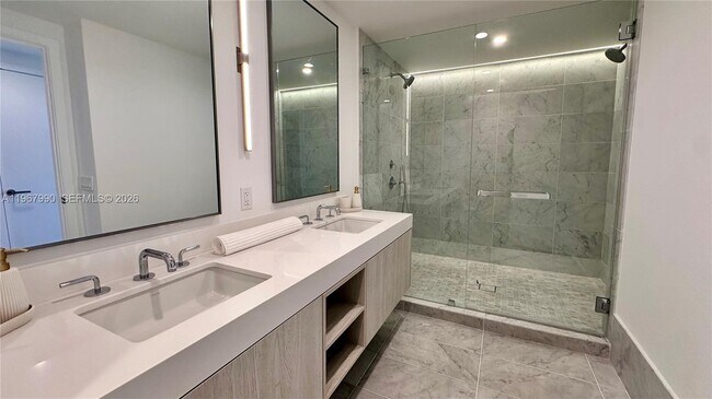 Building Photo - 9201 E Bay Harbor Dr