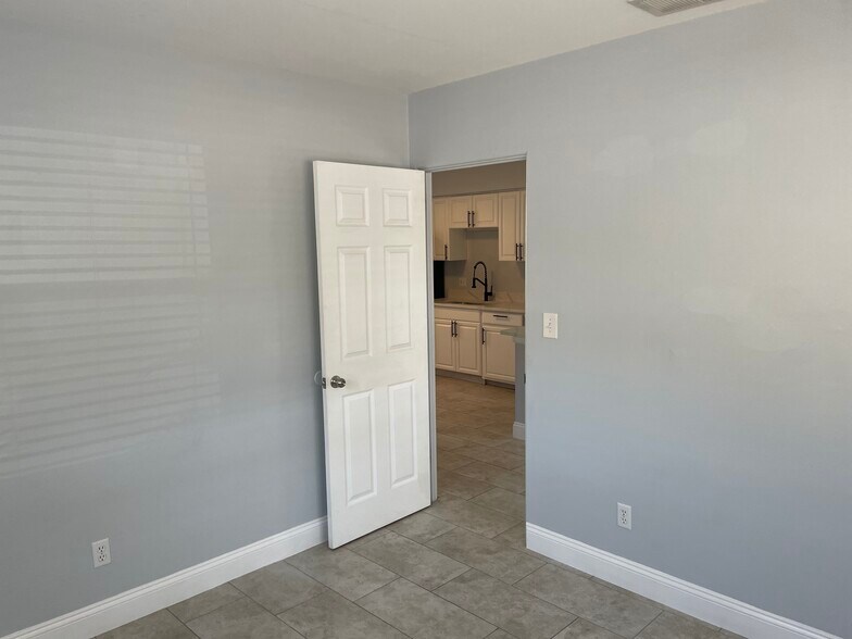 Door of fron bedroom - 3815 1ST AVE N