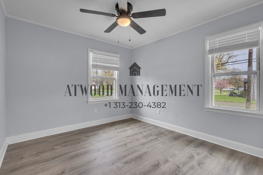 Building Photo - This beautifully updated 3-bedroom, 1-bath single-family home is ready for move-in!