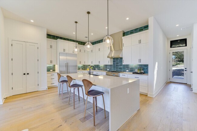 Building Photo - 2401 Trailside Dr