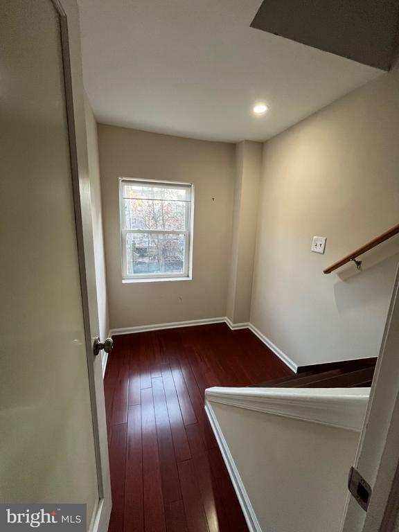 Building Photo - 132 W Thompson St