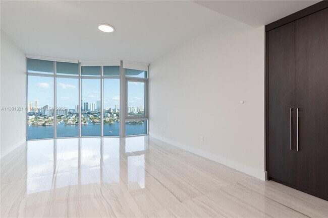 Building Photo - 17111 Biscayne Blvd
