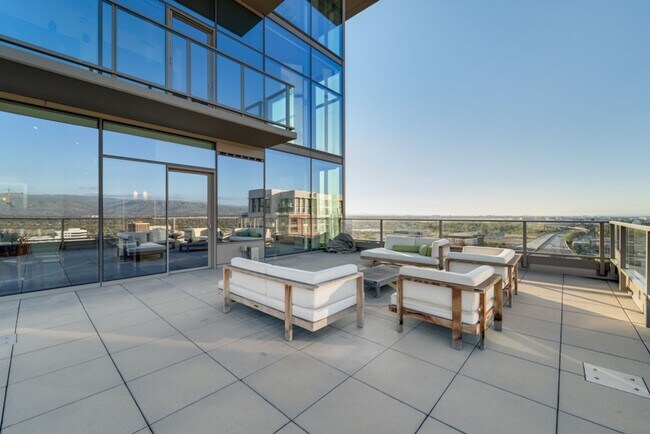 Building Photo - Gorgeous 3 Bedroom Condo with Huge Outdoor Space at Axis