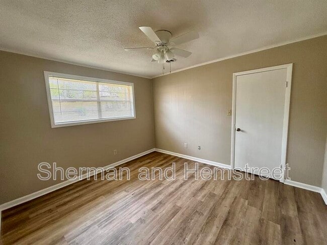 Building Photo - 336 Deerwood Ct