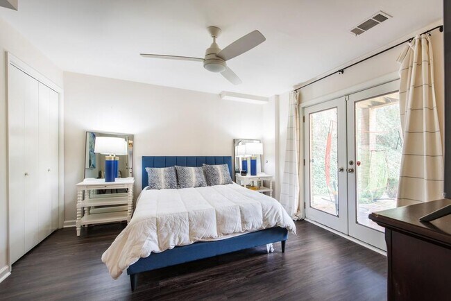 Building Photo - 3211 Circle Oaks Dr SE