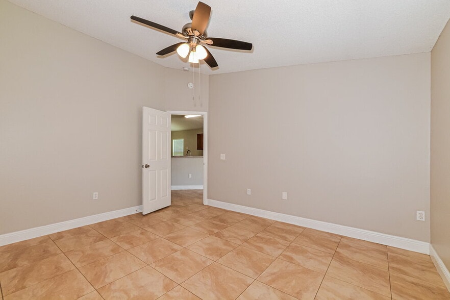 Building Photo - 457 Regal Downs Cir