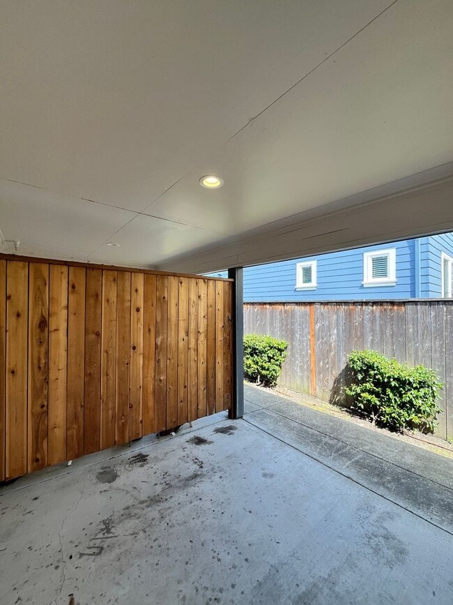 Building Photo - Modern 2-Bedroom! In-Unit Washer & Dryer, Covered Patio & Pet Friendly!