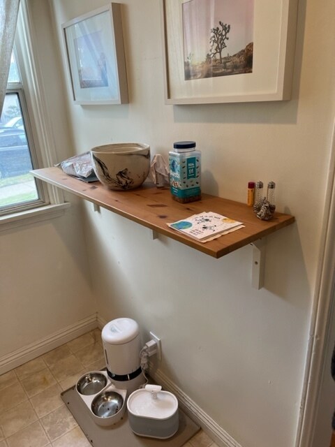 Kitchen Breakfast area - 2048 Colby Ave