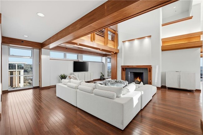 Building Photo - 5 W Mountain St