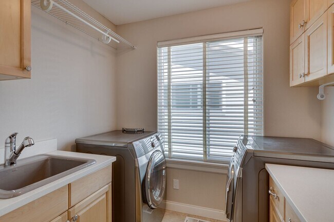 Building Photo - 5bd/3.75ba Sammamish Home