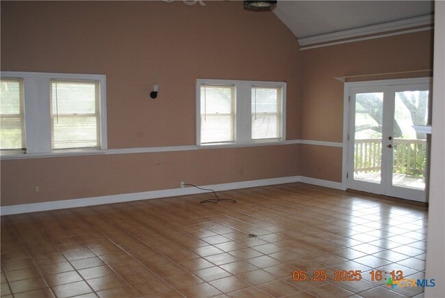 Building Photo - 817 Santa Maria Rd