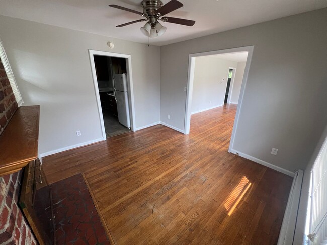 Building Photo - Very Spacious 3 bdrm/1 bth House Located in Henrico's West End!!