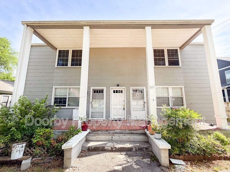 Building Photo - 207 Memorial Dr