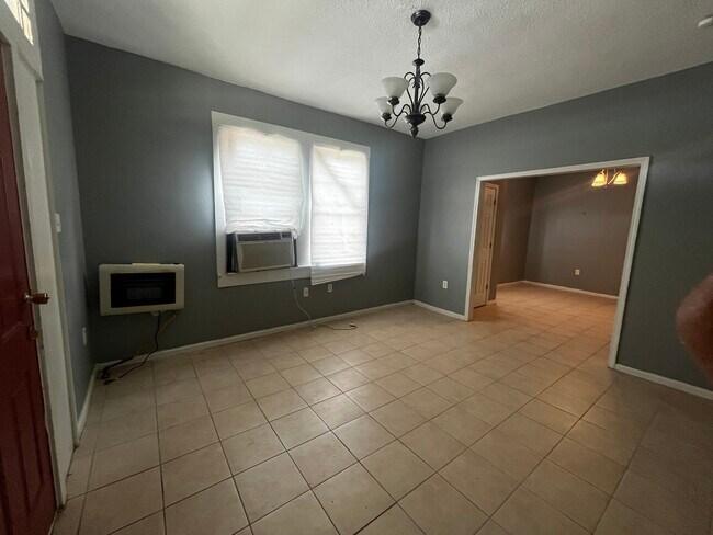 Building Photo - 2331 Saint Anthony St