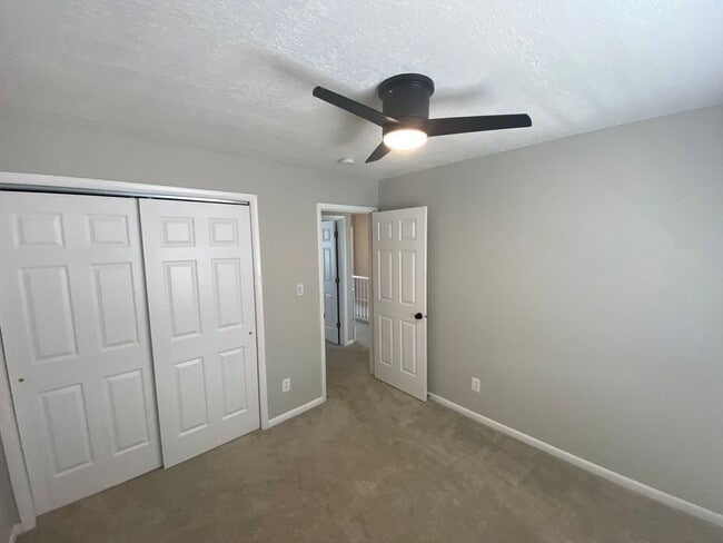 Building Photo - Single Family home - 2 story