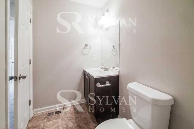 Building Photo - Immerse yourself in comfort and convenience