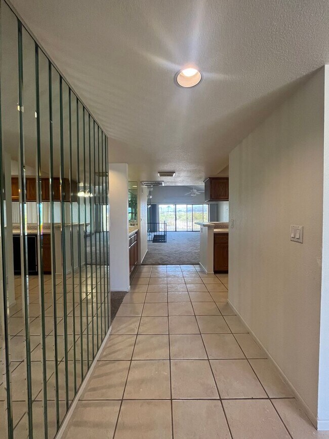 Building Photo - 3 Bed, 2 Bath in Gated Community with Lake...