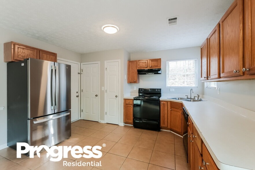 Building Photo - 458 Old Tree Dr