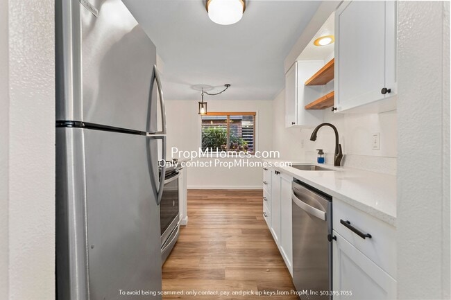 Building Photo - Wonderful Two Bedroom Condo In SE Portland!