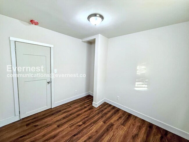 Building Photo - 201 9th Ave W