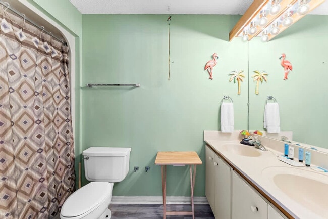 Building Photo - 8730 Thomas Dr