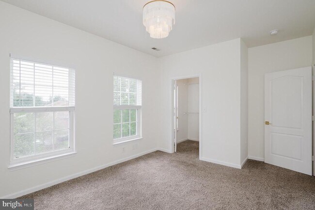 Building Photo - 557 Rhapsody Ct